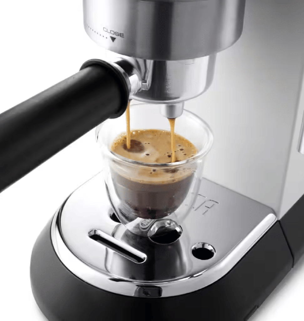 مكنه قهوه اسبريسو ديلونجي EC685.W