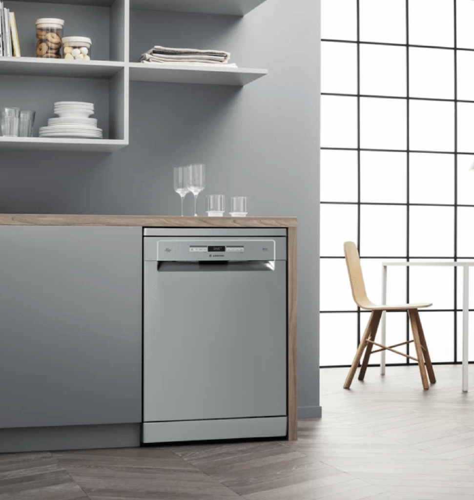 غساله اطباق اريستون 15 فرد سلفر LFO3P31WLX